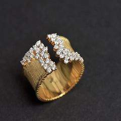 Fashion Women's Finger Ring with CZ Stone Wire Drawing Effect Gold