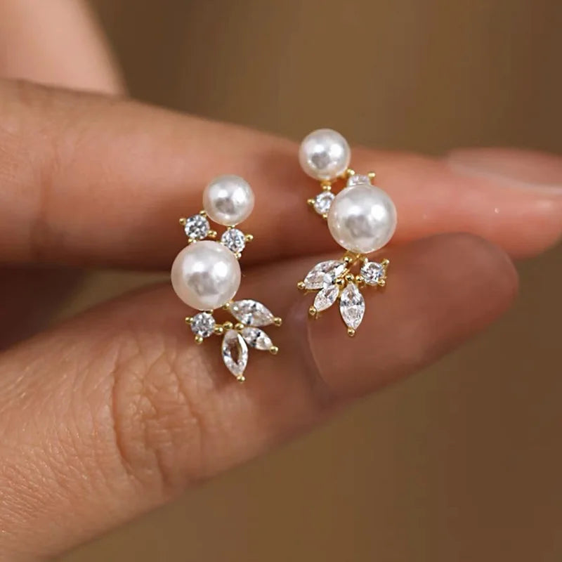Huitan Graceful Gold Color/Silver Color Stud Earrings Lady Simulated Pearl Jewelry Chic Shiny Zirconia Accessories for Wedding