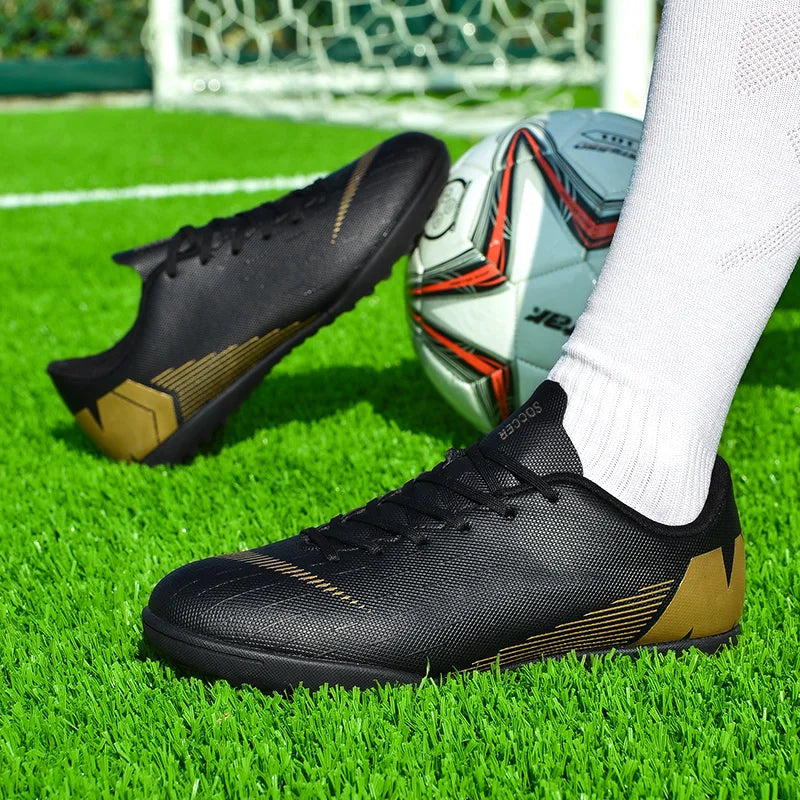 White Men's Football Boots Turf Sneakers Low-cut Soccer Shoes for Men Outdoor