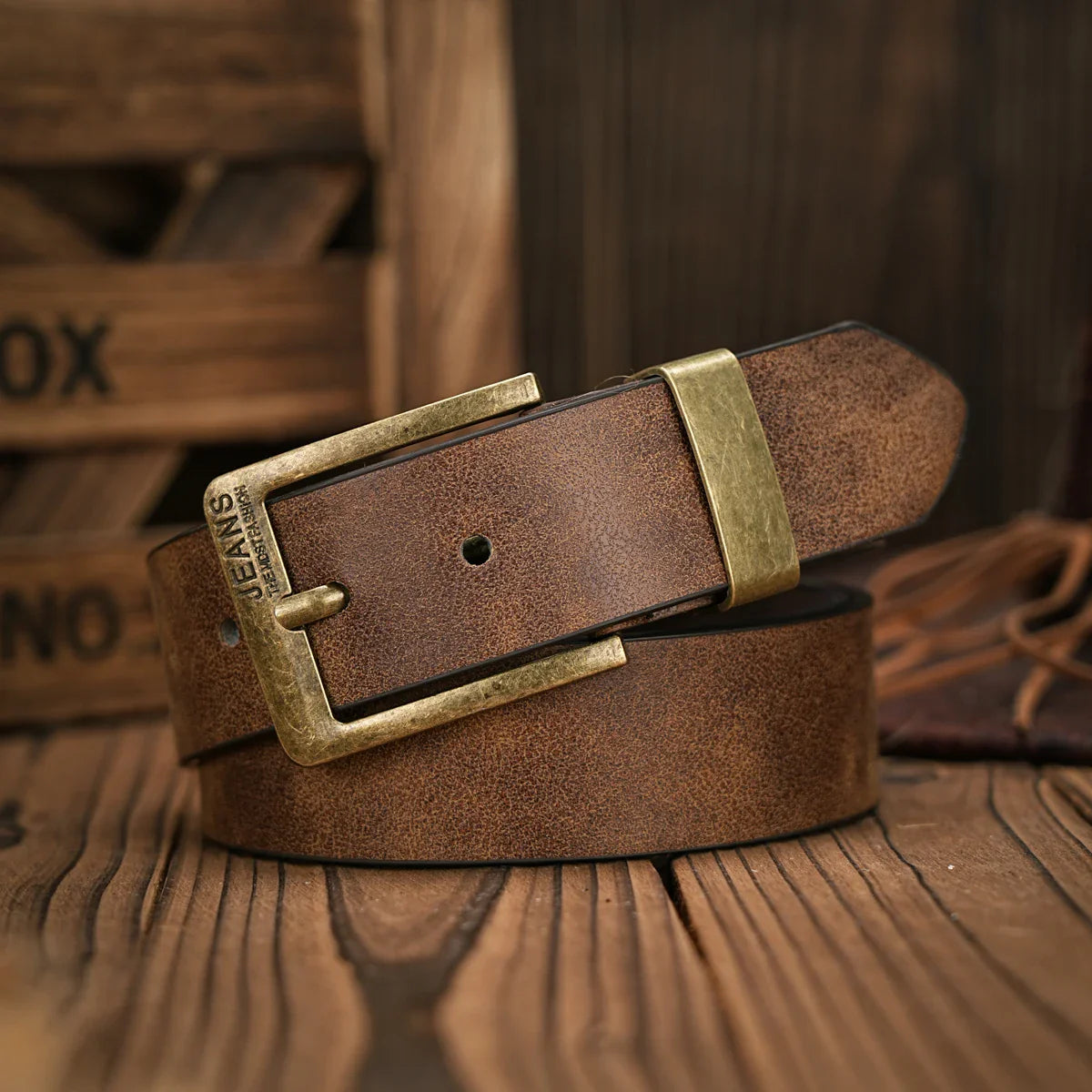A men's and women's casual retro belt Western style! PU leather belt with metal buckle, suitable for daily work wear