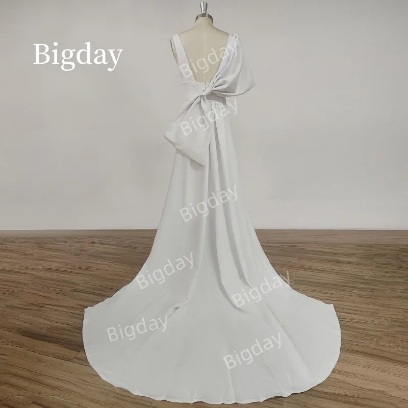 White Bridesmaid Dresses: Mermaid Wedding Dress Detachable Train Bow V-Neck Elegant