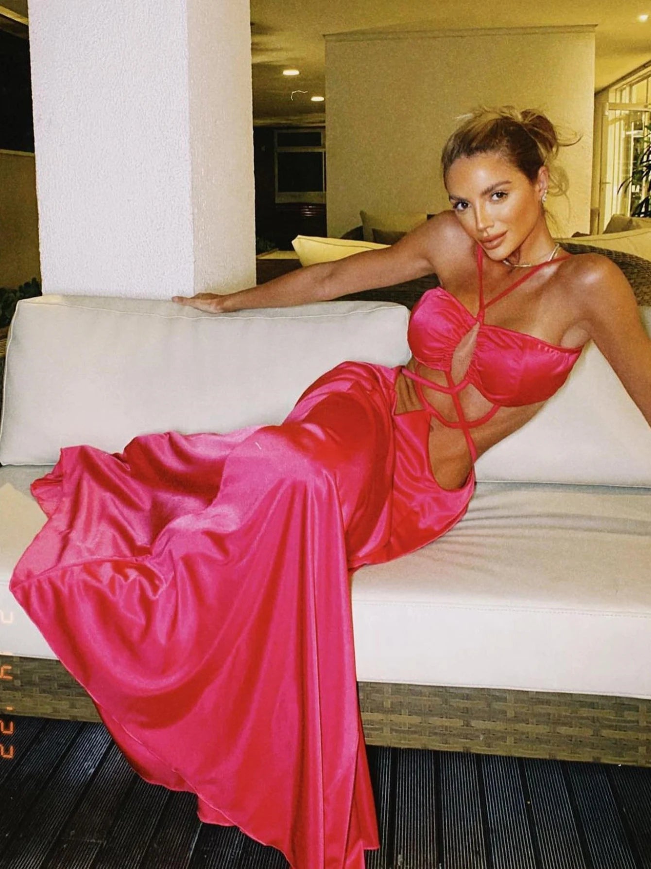 Evening wear Dresses: Elegant and Beautiful Women's Lace-up Dresses