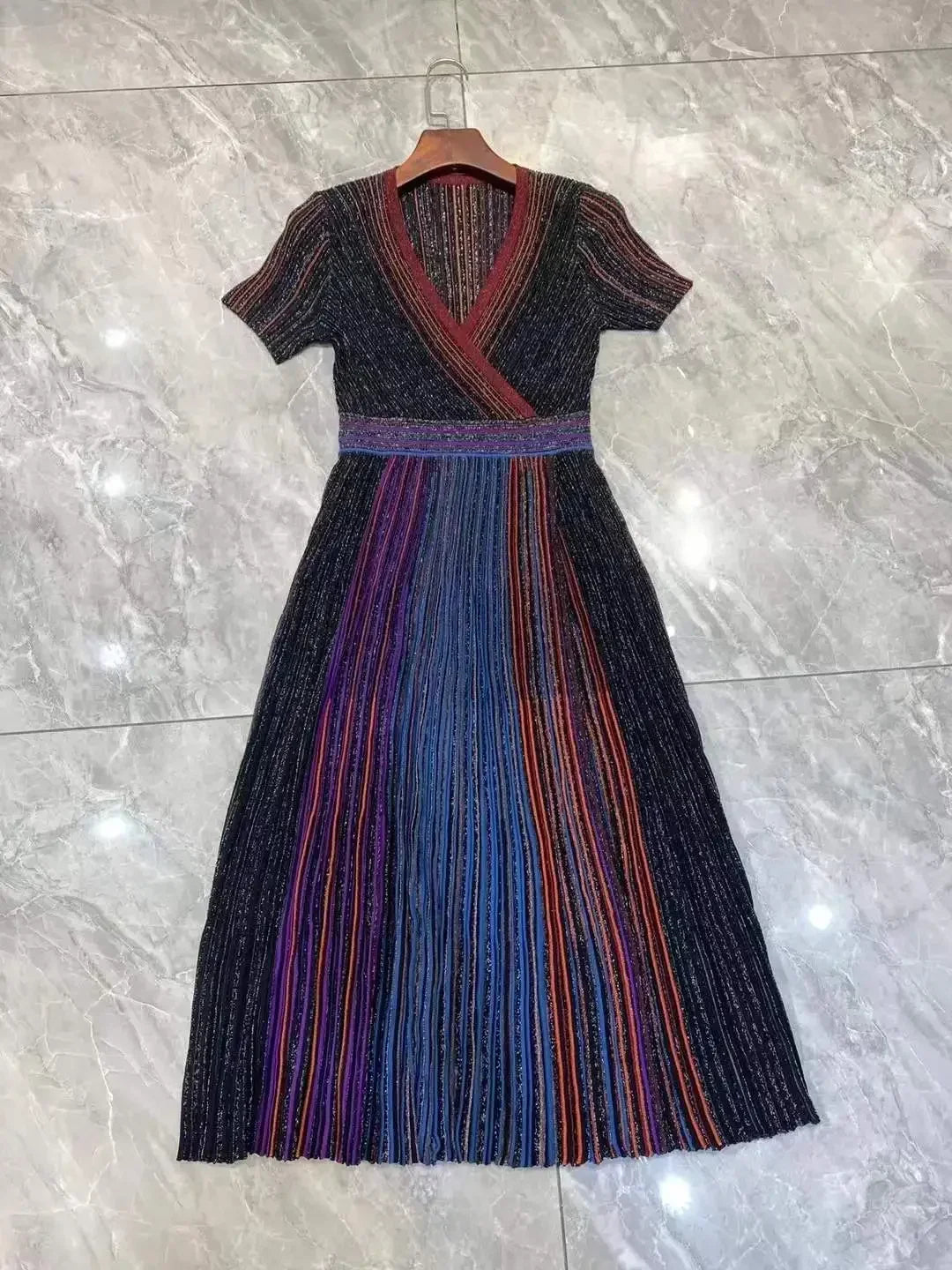 Formal attire Dresses: V-neck Slim Fit Elegant Fine Gold Thread Maxi Evening Dress