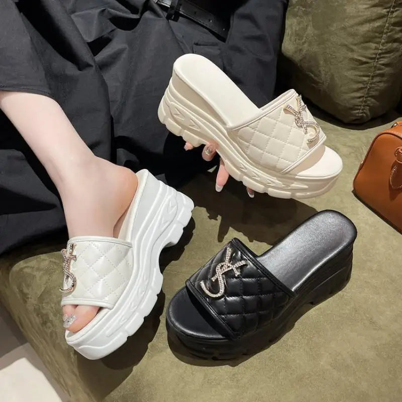 2024 Luxury Women Platform Slippers Summer Luxury Korean Fashion Open Toe Low Heel Outdoor Ladies Flip-flops Girls Beach Sandals