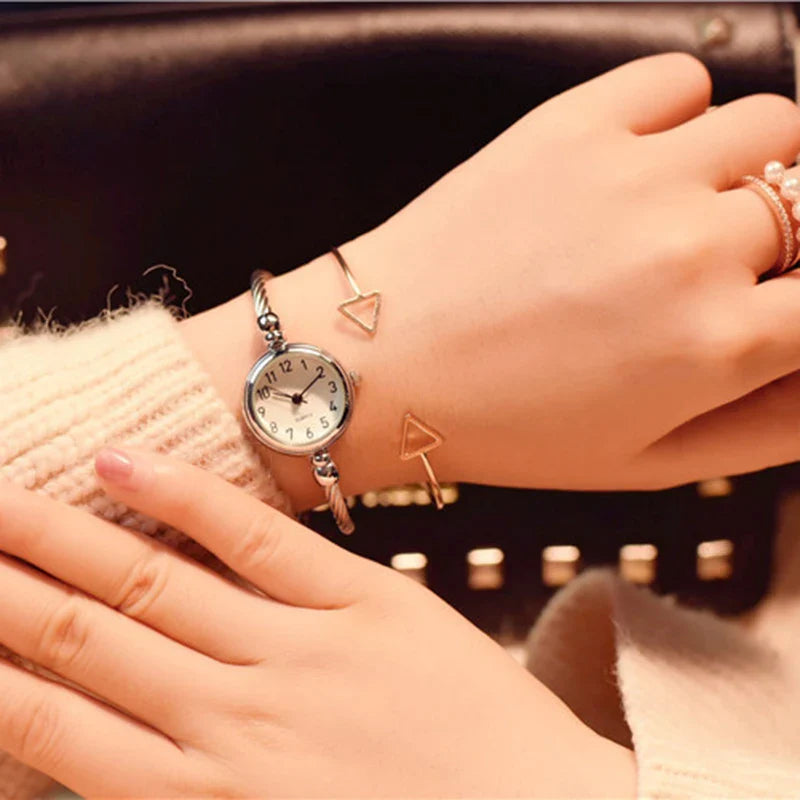 Retro Ladies Quartz Wristwatch Women Watches Small Gold Bangle Bracelet Watch Stainless Steel Clock Fashion Casual Dress Watch