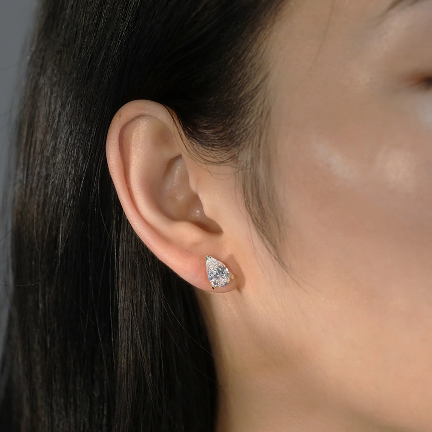 ORSA JEWELS 925 Sterling Silver Stud Earrings with Water Drop Cut Zirconia Stone, Elegant and Timeless Jewelry for Women LZE02