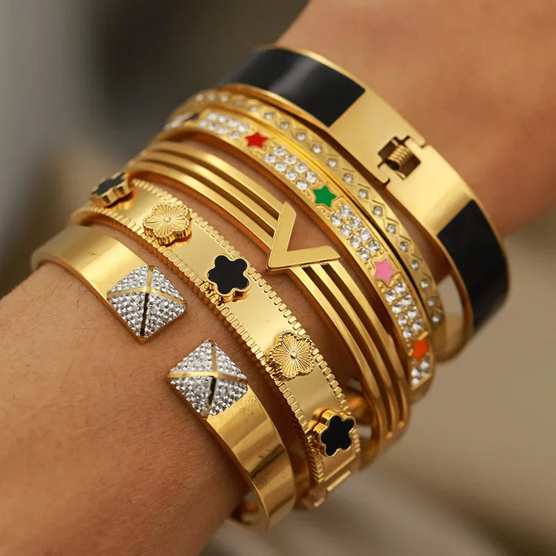 Classic Stainless Steel letter V Bangles for Women Luxury Zirconia Flower Star Bracelets Rust-proof Wrist Jewelry Gift Party