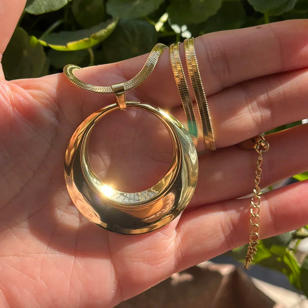 Stainless Steel Exaggerated Punk Big Round O Shaped Pendant Necklace Women Men Chunky Snake Blade Chain Grunge Steampunk Jewelry