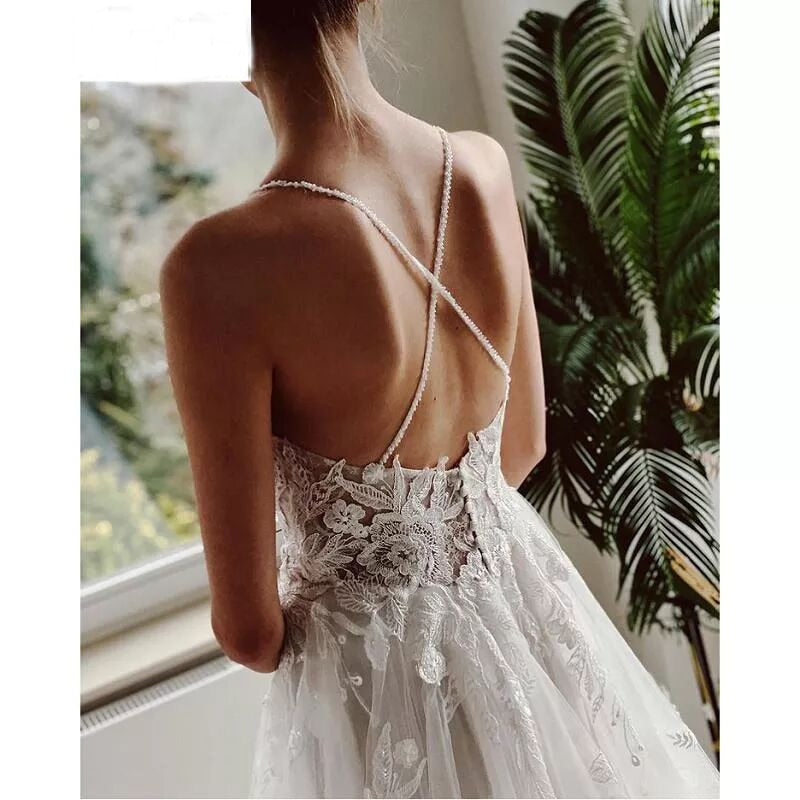 Garden Wedding Dresses V-Neck Tulle Spaghetti Straps Outdoor Lace