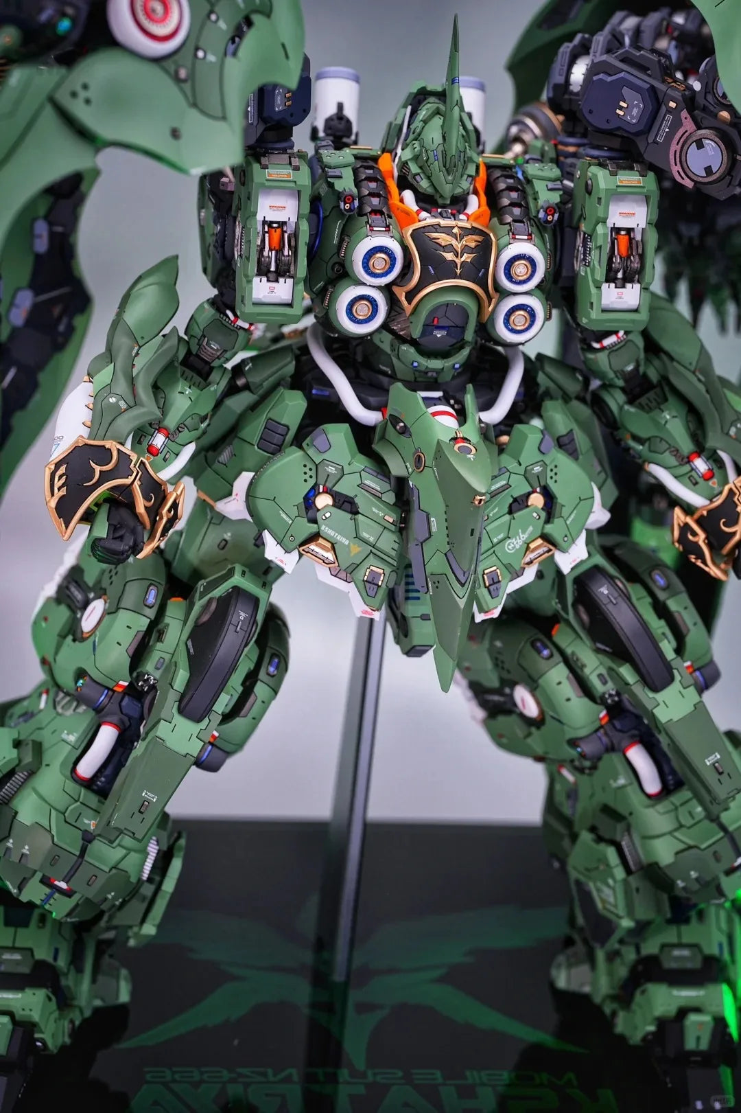 AXIS MODEL WORKS Kshatriya 1/100 Assembly Model Kit OSIRIS AERIAL DOMINATOR Luminous Lamp Action Figures Plastic Model toys