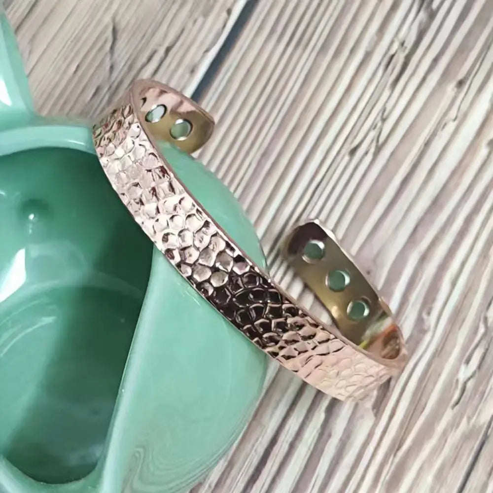 Popular fashion small wave men’s and women’s bracelets, unique, trendy, magnetic bracelets.