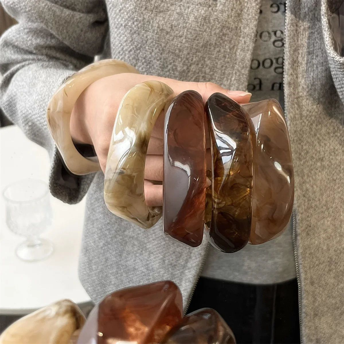 Exaggerated Polygonal Translucent Crude Thick Bangles for Women Retro Design Acrylic Charm Bracelet Ladies Fashion Jewelry Gifts