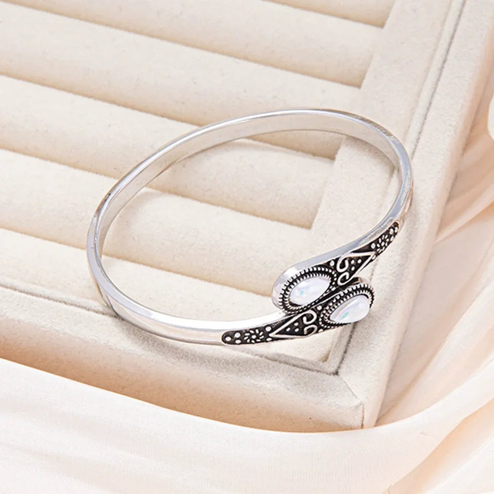 A fashionable retro inlaid imitation green agate water drop men and women adjustable open bracelet, bohemian style summer hundre