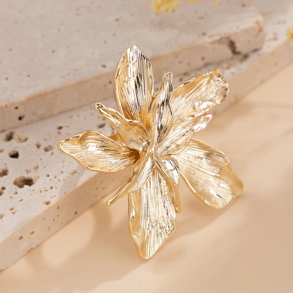 Ingemark Unique Exaggerated Large Petal Flower Rings for Women Vintage Geometric
