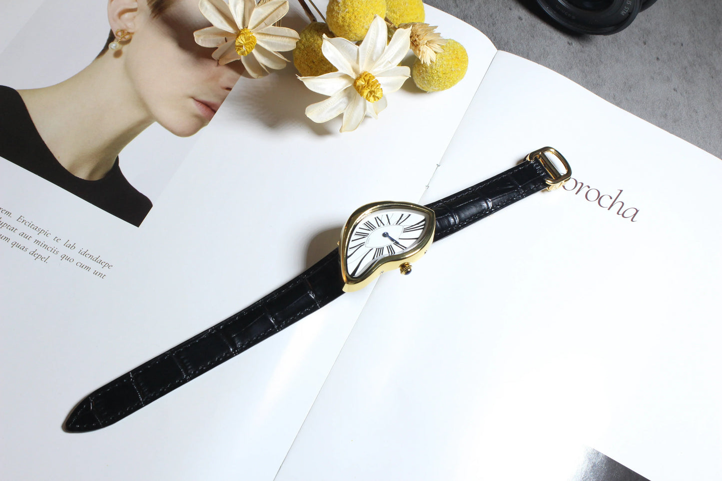 Medieval alien watches melt and twist y2k alien ladies and men Leather strap fashion advanced ins niche design quartz watch