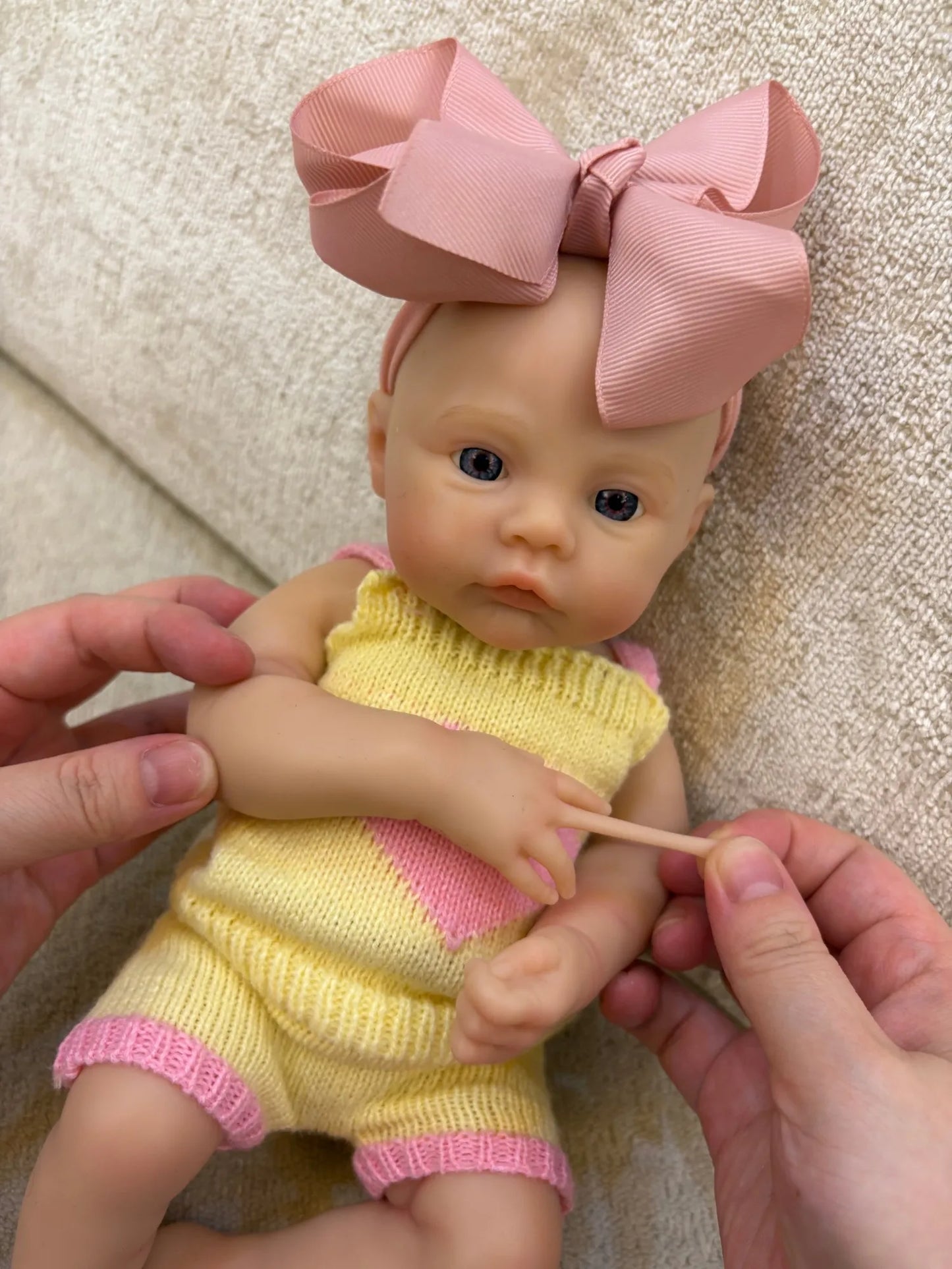 13inch Silicone Reborn Bebe Girl With 2 Sets of Outfits, Open Mouth, Waterproof, Lifelike Painted Newborn Baby Girl Toys