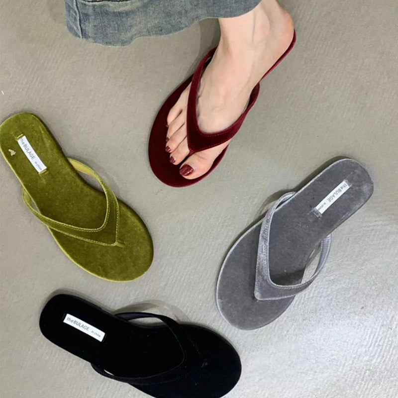 2024 Designer Summer Woman Slippers Fashion Clip Toe Flats Heel Silvery Ladies Outdoor Beach Shoes Flip Flop