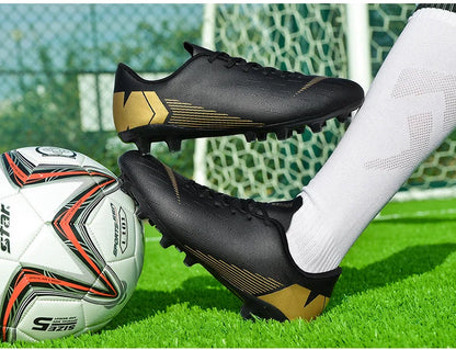 White Men's Football Boots Turf Sneakers Low-cut Soccer Shoes for Men Outdoor