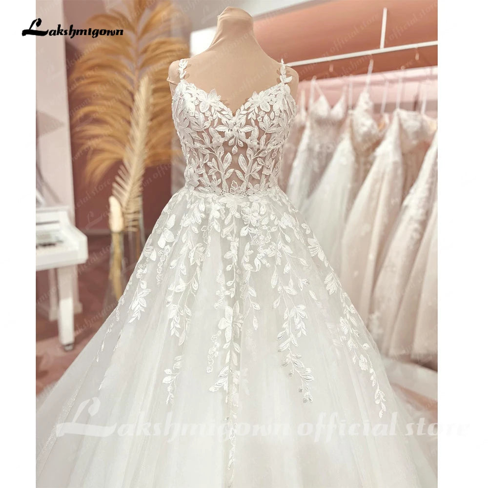 White Bridesmaid Dresses: V Neck Lace Appliques Beach Wedding Dress for Bride