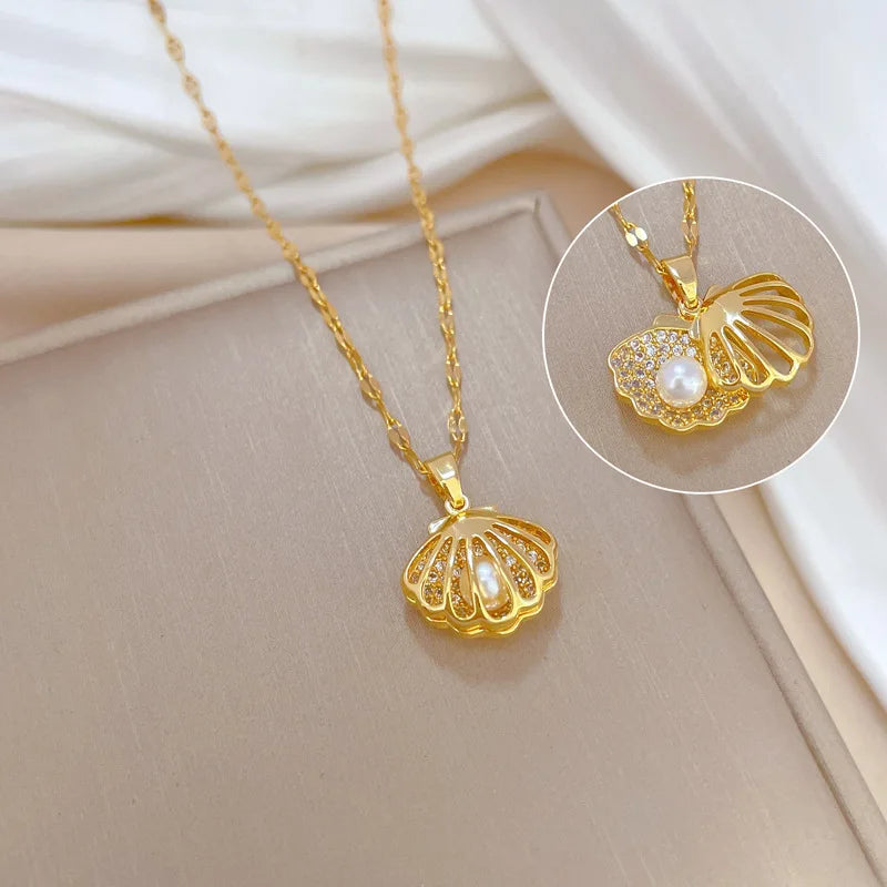 Exquisite French Hollow Shell Pearl Necklace Light Luxury Personality High-end Retro