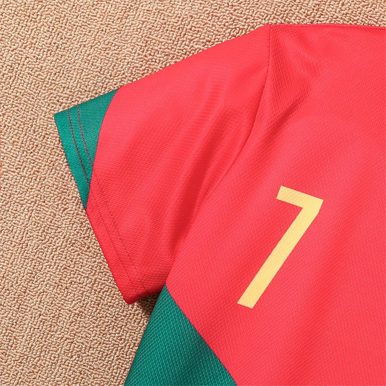 Children Red and Green Splicing Color No. 7 Legend Quick-drying Sports Football Suit Set