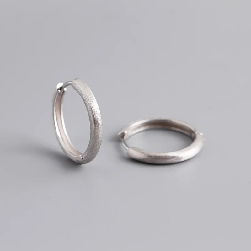 WANTME 925 Sterling Silver Minimalist Matte Gothic Unisex Huggies Ear Hoop Earrings for Women Men Piercing Ear Buckle Jewelry