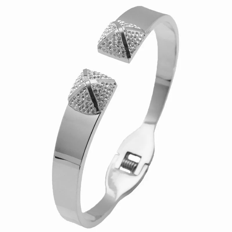 Classic Stainless Steel letter V Bangles for Women Luxury Zirconia Flower Star Bracelets Rust-proof Wrist Jewelry Gift Party