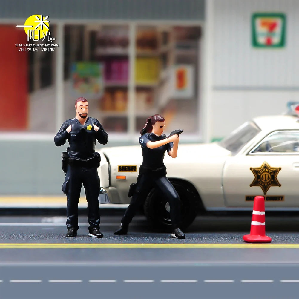 Painted Miniatures 1/64 Scale Beauty Handsome Boy Policeman Girls Male Female Scene Figure Model For Car Vehicles Decorate