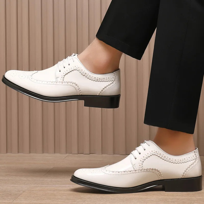 Fashion British Style Men Carved Block Dress Shoes Patent Leather Shoes Casual Business Shoes New Shiny Formal Men Lace-Up Shoes