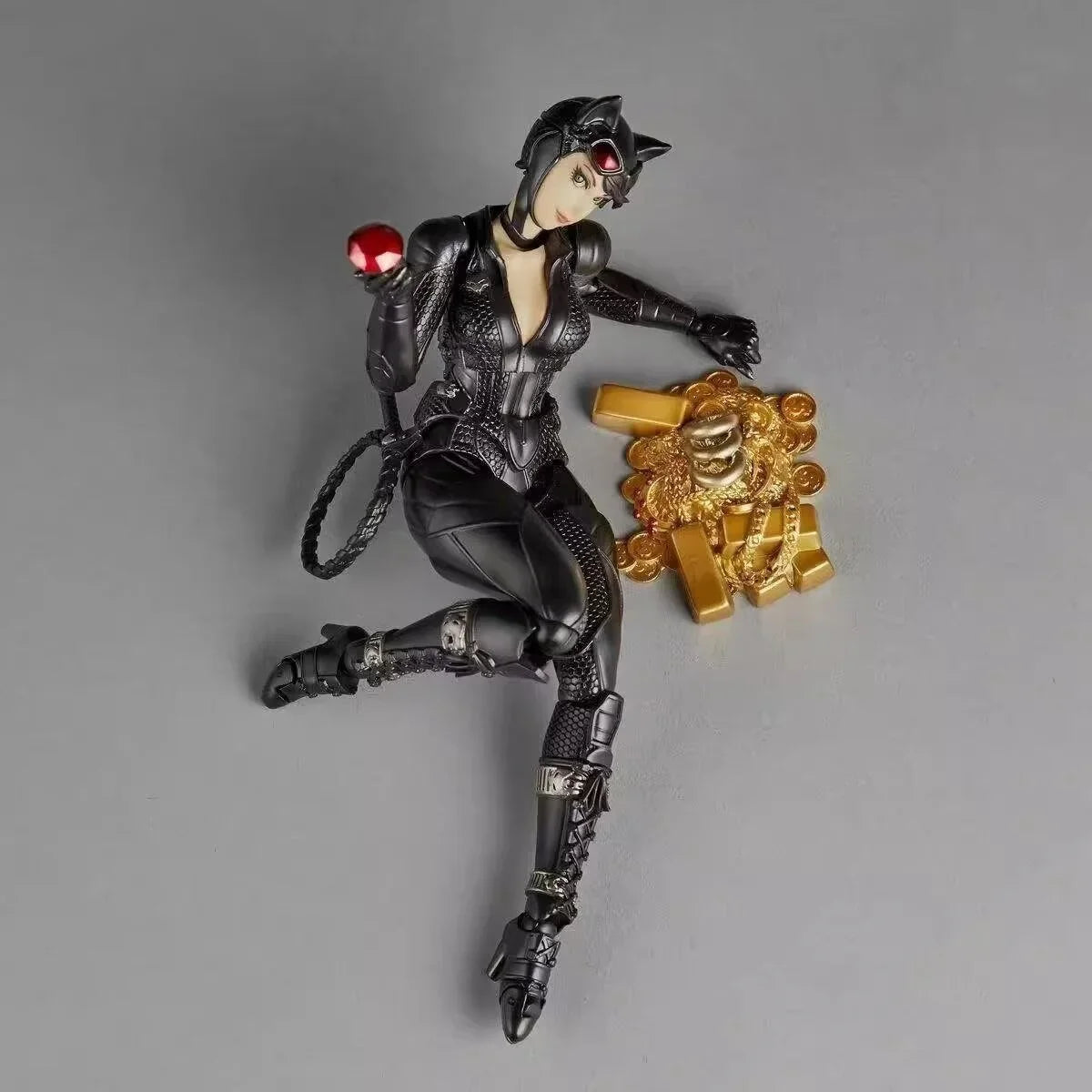 New Kaiyodo Revoltech Catwoman Dc Selina Kyle Batman Revoltech Amazing Yamaguchi Revoltech Series  Figure Model Figurine Toy