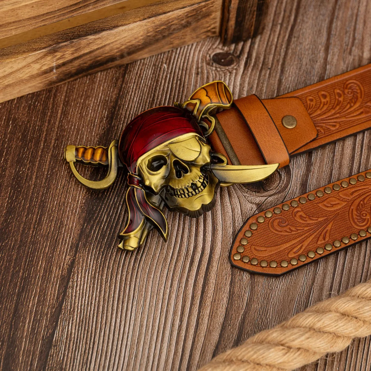 Oil-dripping Pirate Blindfolded skull buckle, retro and fashionable skull PU embossed rivet belt, unisex belt