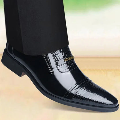 2023 Fashion Gradient Color Men Dress Shoes Slip on Leather Shoes Plus Size Point Toe Business Casual Formal Shoes for Wedding