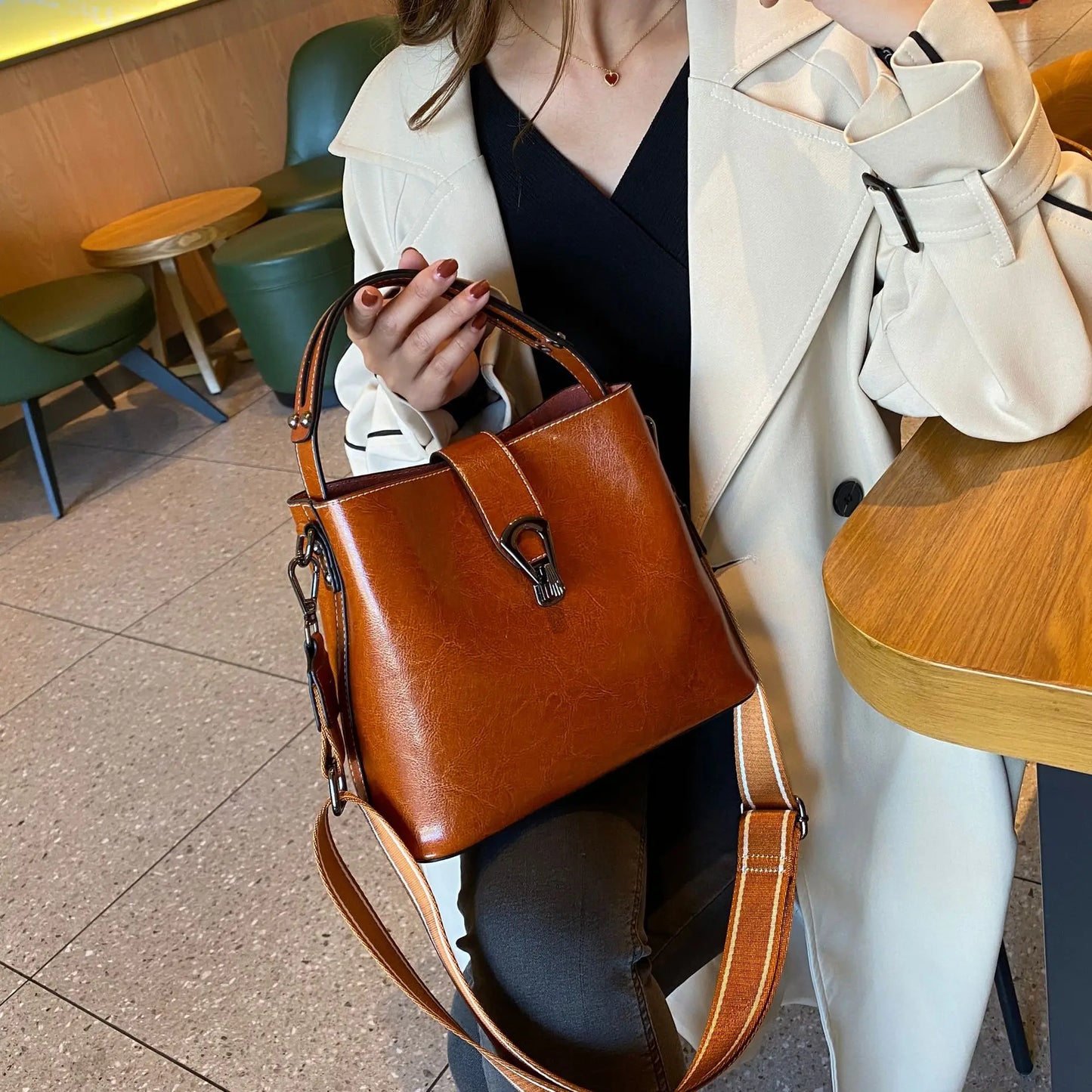 Real Oil Wax Leather Women's Bucket Bag Casual and Simple Handbag Large Capacity
