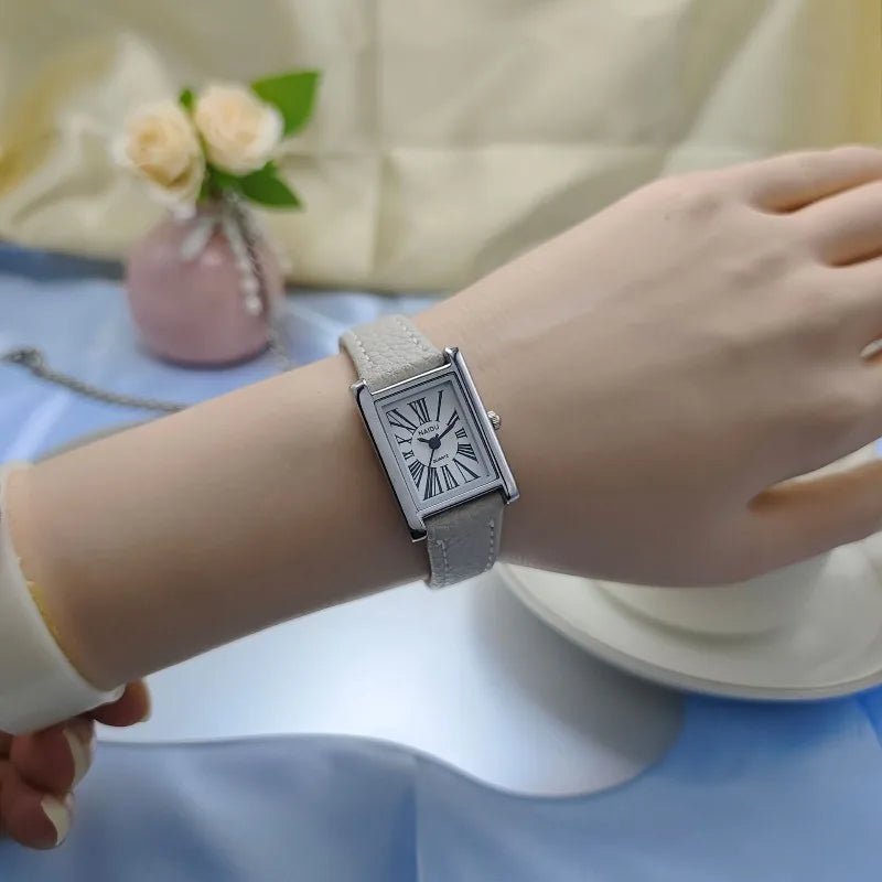 Fashion Women Quartz Wristwatches Simple Leather Strap Roman Dial Women's Watch Luxury Girl Gift Watches Hot Sale Reloj Mujer