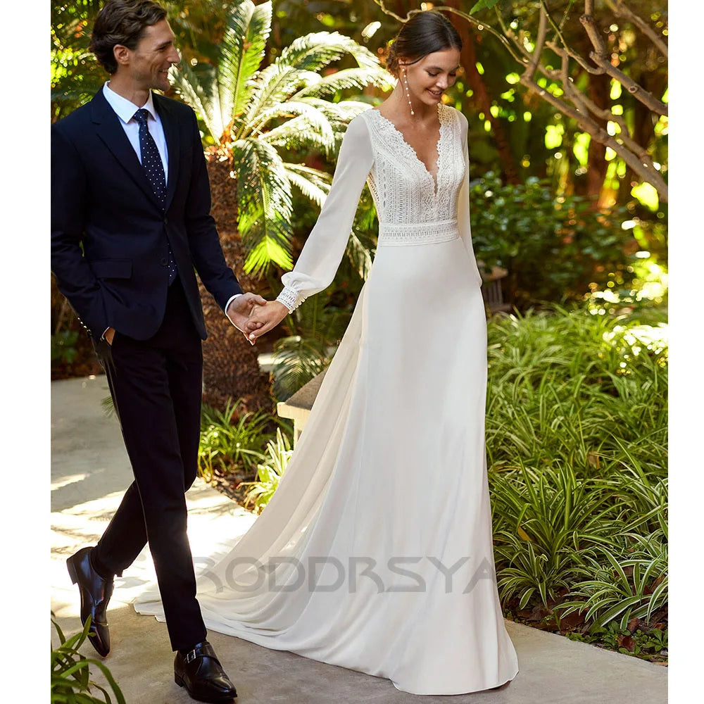 White Bridesmaid Dresses: Wedding Dresses Long Sleeves Charming V-Neck Lace
