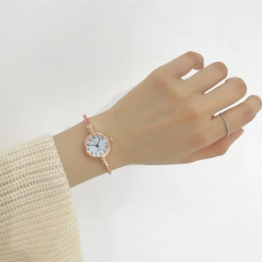 Fashion Women's Wristwatch Gold Bracelet Small Dial Elegant Watch New Cute Women Steel Bracelet Watch Quartz Wristwatch