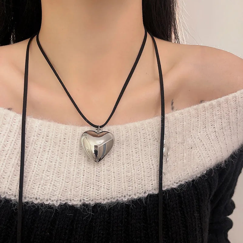 Goth Black Velvet Big Heart Pendant Choker Necklace for Women Elegant Weave