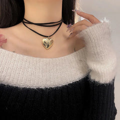 Goth Black Velvet Big Heart Pendant Choker Necklace for Women Elegant Weave