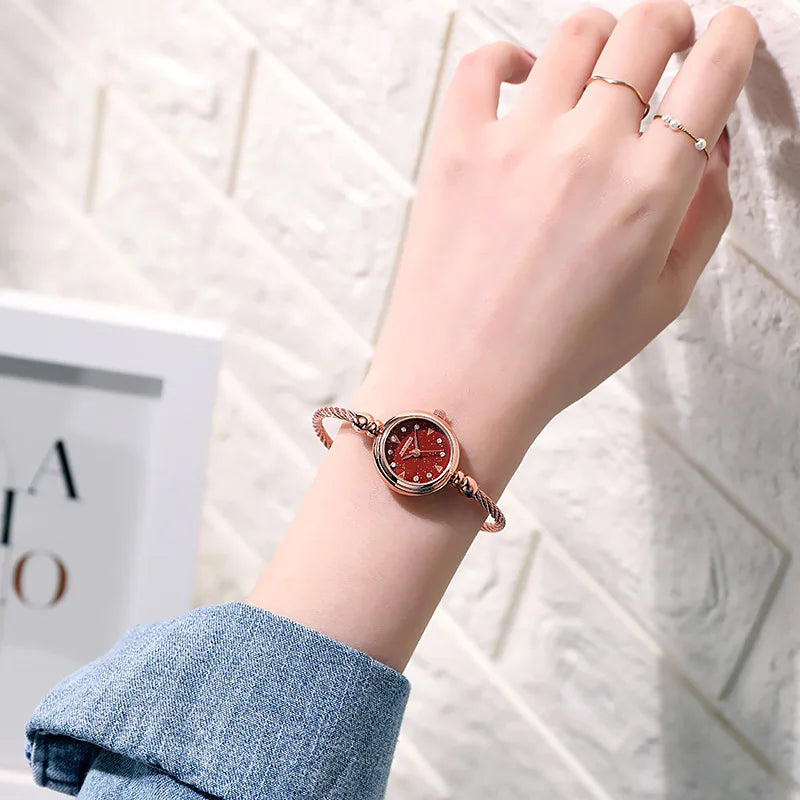 Retro Ladies Quartz Wristwatch Women Watches Small Gold Bangle Bracelet Watch Stainless Steel Clock Fashion Casual Dress Watch