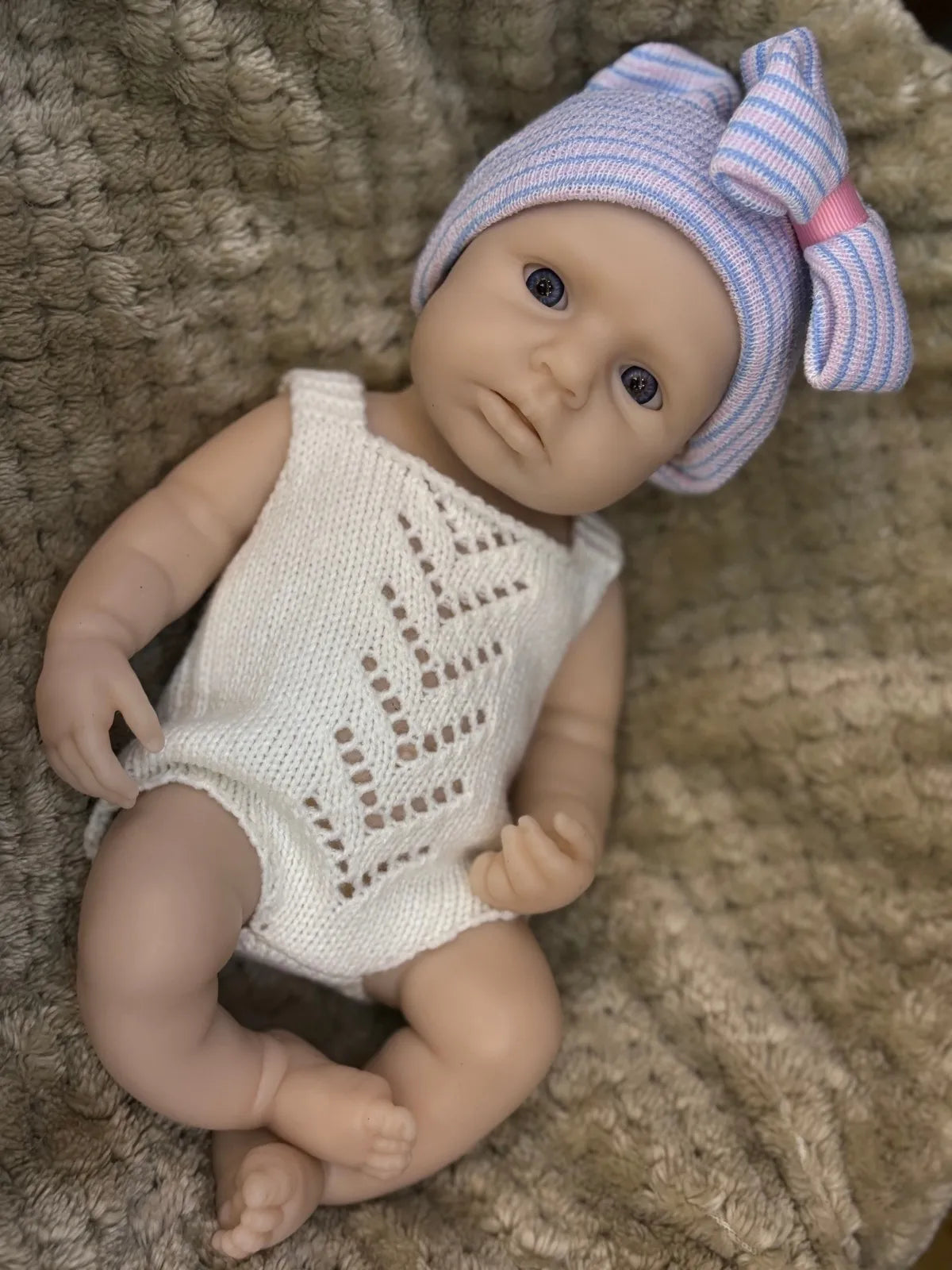 33cm Open Eyes Girl Loulou Silicone Reborn Baby Doll Can Open Mouth, 3D Painted Skin, Collectible Gift for Kids' Keepsake