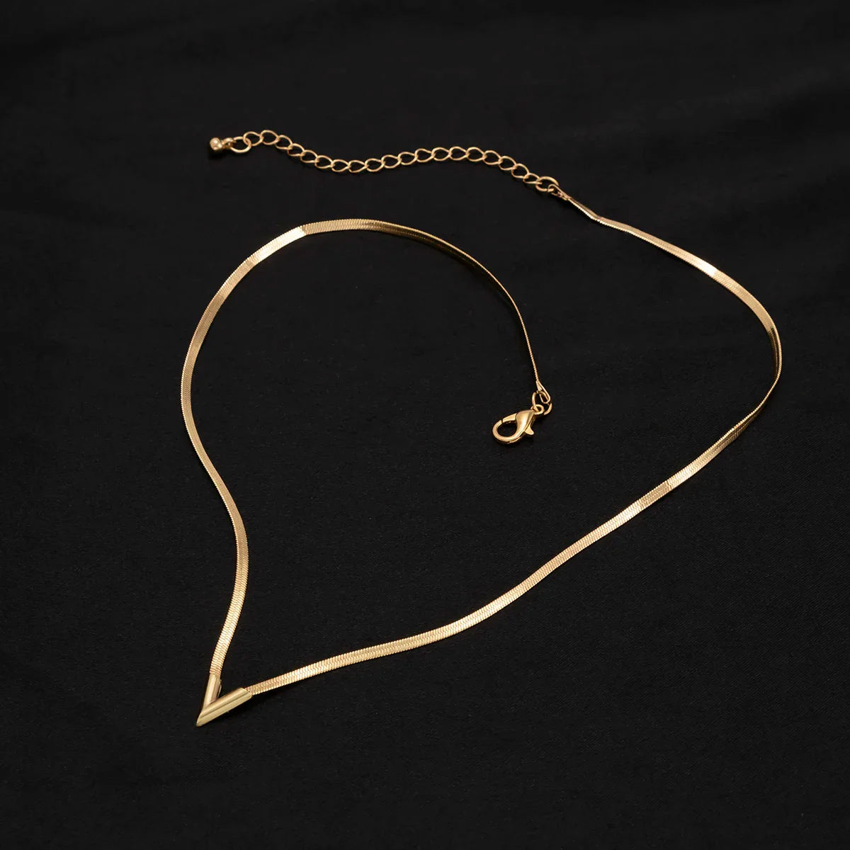 Salircon Fashion Simple Flat Snake Clavicle Chain Necklace Men Creative V Shape Pendant Choker Party Jewelry Accessories Gifts
