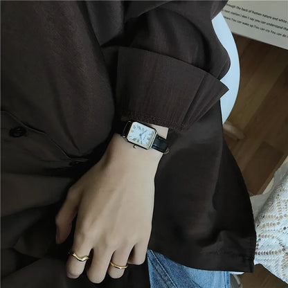 Retro Watches Classic Casual Quartz Dial Leather Strap Band Rectangle Clock Fashionable Wrist Watches for Women