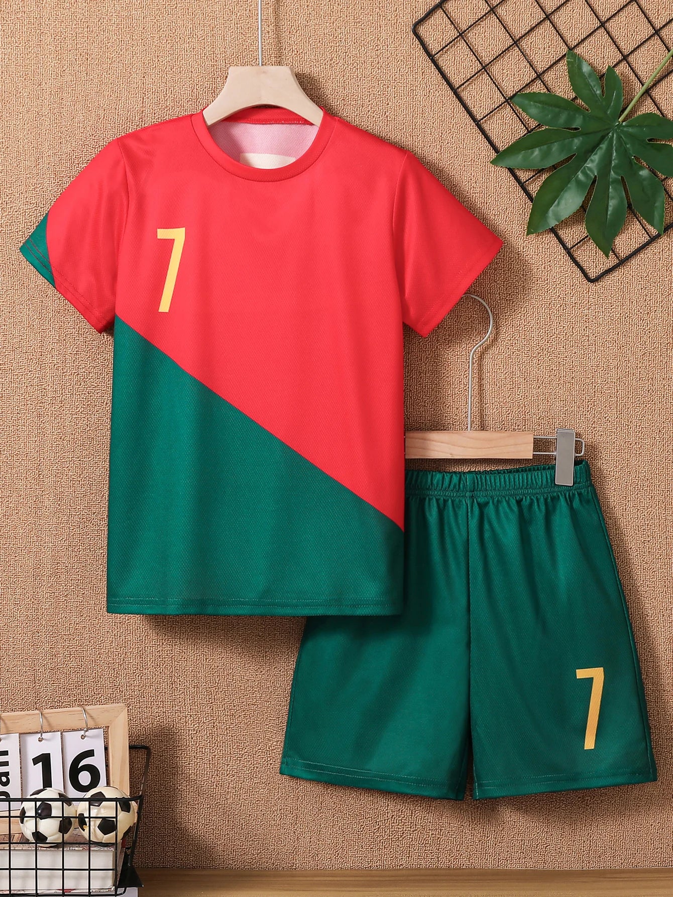 Children Red and Green Splicing Color No. 7 Legend Quick-drying Sports Football Suit Set