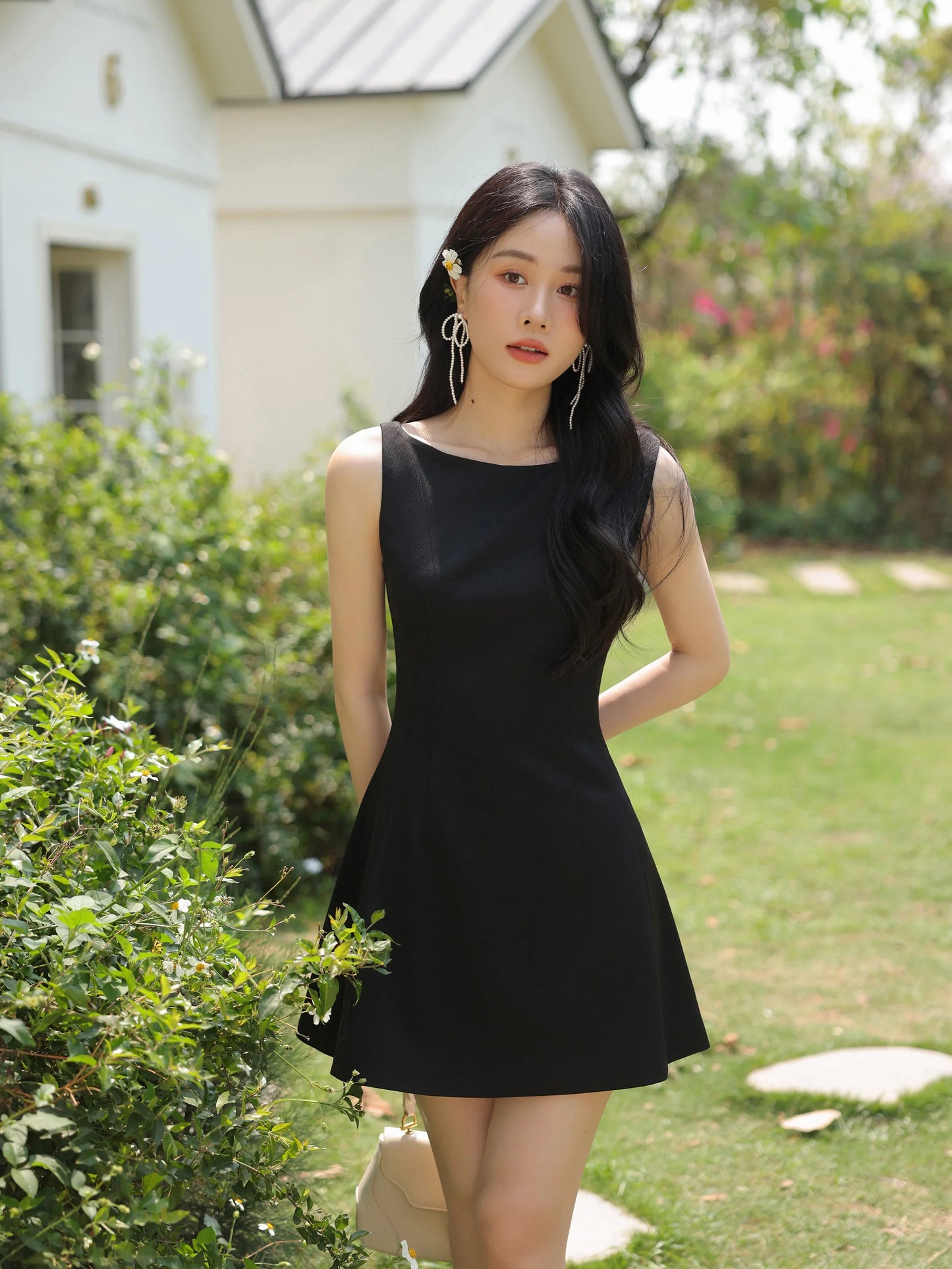 French Black Sleeveless Mini Dress Women Summer Slim Fit A-Line One-Shoulder Strap Dress Petite Elegant Casual Vacation Outfit