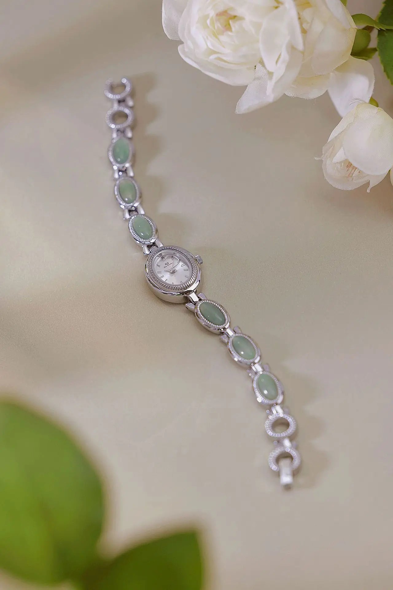 UTHAI Women's Watch Ladies Bracelet Luxury Brand Waterproof Retro Natural Dongling Stone Hotan Jade Advanced Chain Watches Gift