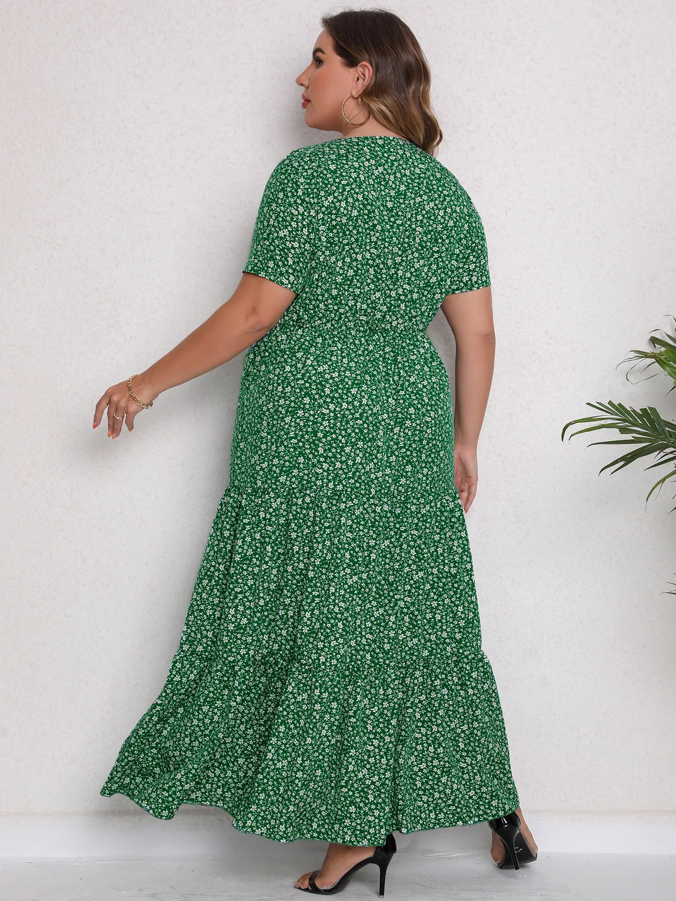 Plus Size Women's Ditsy Print Short Sleeve Round Neck Maxi Smocked Casual Dress