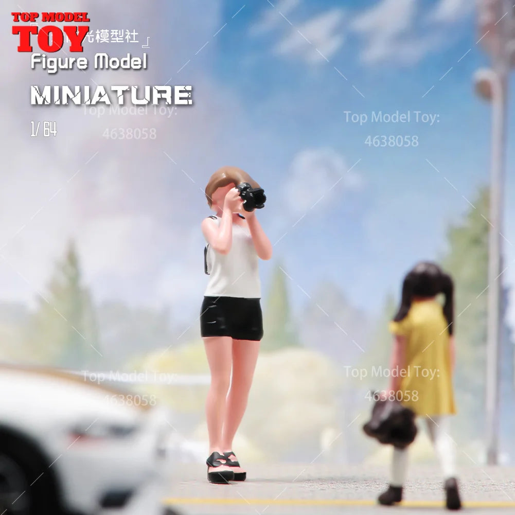 Painted Miniatures 1/64 Scale Beauty Handsome Boy Policeman Girls Male Female Scene Figure Model For Car Vehicles Decorate