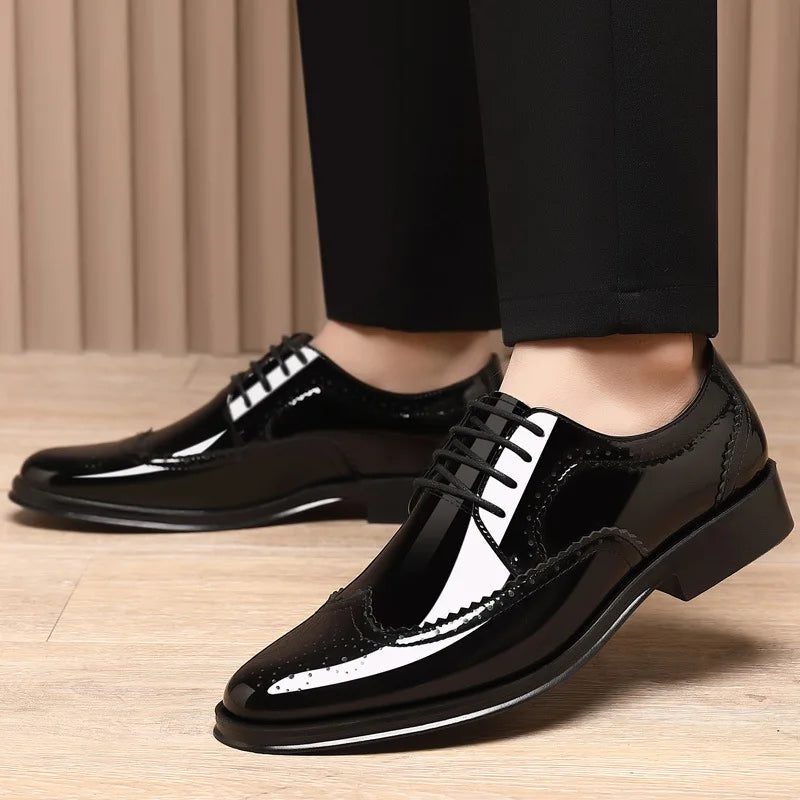Fashion British Style Men Carved Block Dress Shoes Patent Leather Shoes Casual Business Shoes New Shiny Formal Men Lace-Up Shoes
