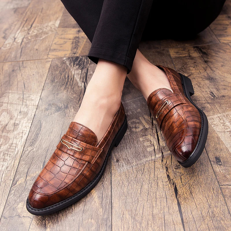 Fashion Pointed Toe Dress Shoes slip on Men Leopard Loafers Patent Leather Shoes for Men Formal party Mariage Wedding club Shoes