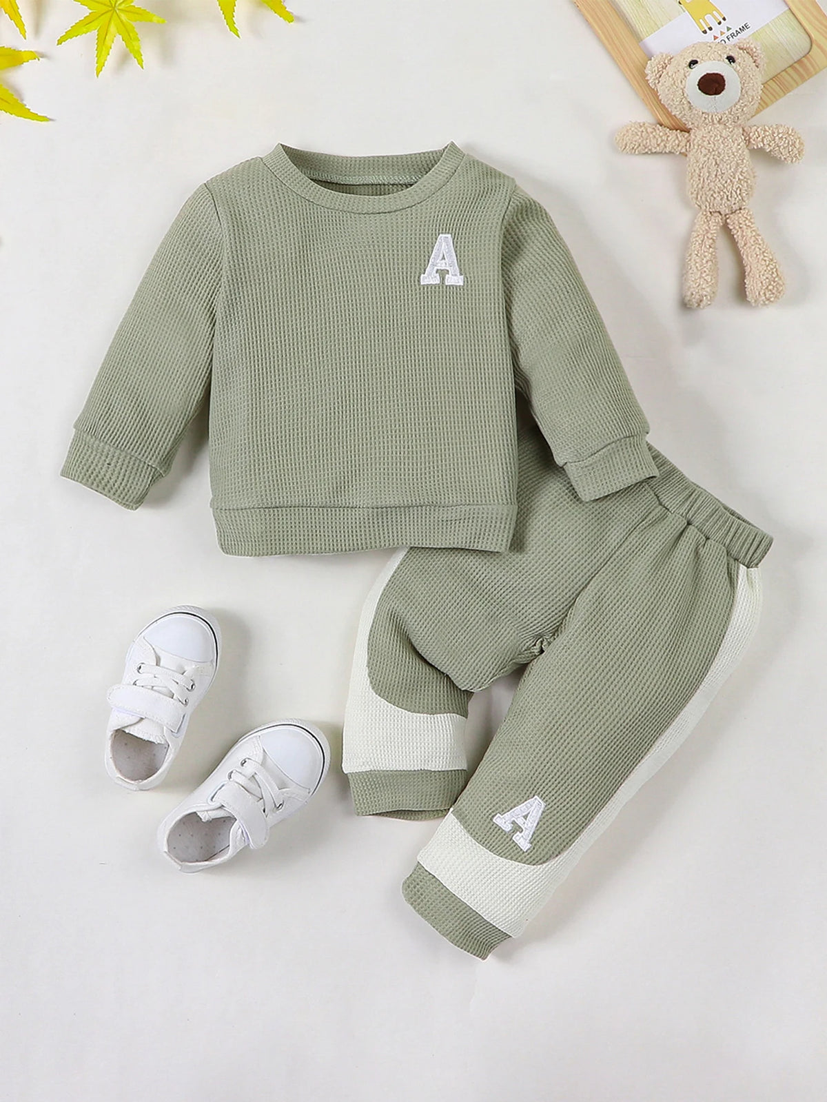 Autumn and winter baby boy cute fashion sports style A-line embroidery design long sleeved round neck top and pants set